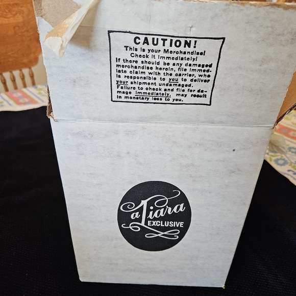 Vintage Indiana Glass ~Tiara Exclusive ~Chantilly Green Sandwich Pattern Pitcher - Picture 9 of 10